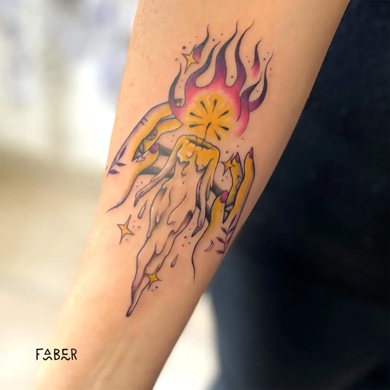 Femme bougie en tatouage